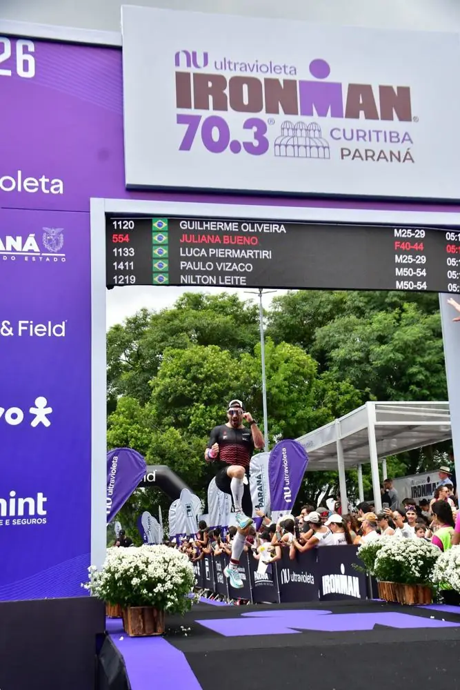 Ruan Ançay na chegada do Ironman 70.3 Curitiba