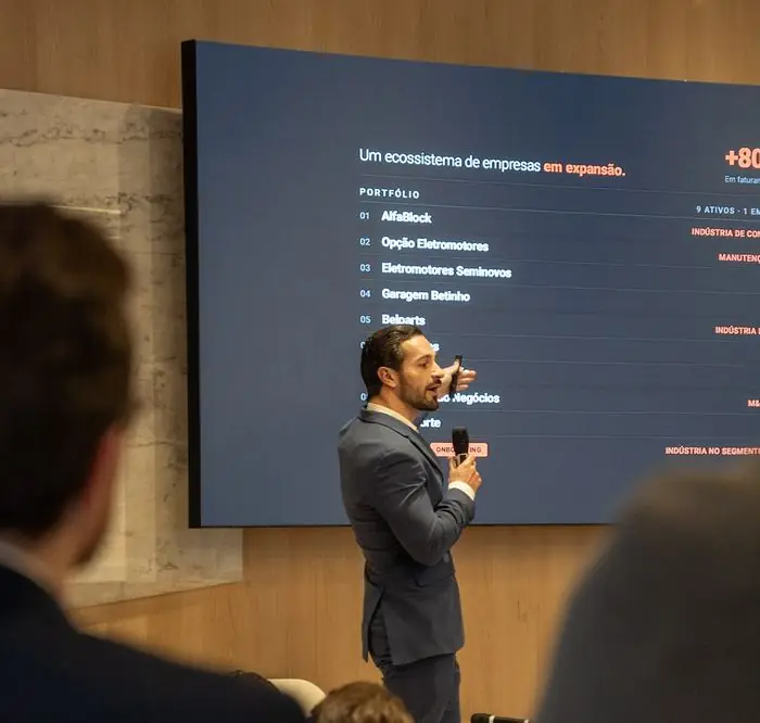 Ruan Ançay apresentando o portfólio do Grupo ND